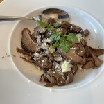 生パスタ＆ワインバル ビアージョ - 【2024/9】鮭川村きのこマリネ