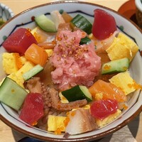 鮨トキドキ串 海老虎 - 実際に提供された出て来た海鮮丼