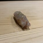 鮨処 つく田 - クマエビの昆布締め(柑橘の皮が忍ばせてある)