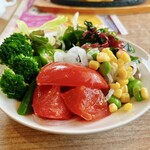 ビッグボーイ - プレミアムセット（税込649円）
※サラダバー、スープバー、ライスバー、カレーバーの4種のセット