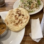 ヴェヌス サウス インディアン ダイニング - ポロタ２枚、サラダ２枚