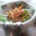 カレーに付いてくるサラダ