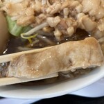 ラーメン 六太 - 『豚☆太ラーメン(小盛り)+味玉＆ニンニク』のチャーシュー