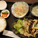 中華キッチン レンゲ - Aランチ（豚肉ときのこのオイスターソース炒と春雨中華和え）