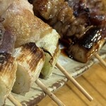 焼きもの家 慶 - この店は焼き鳥の串に基本もれなくネギが刺さって居る♡。ネギ好きとしては大歓迎^_^