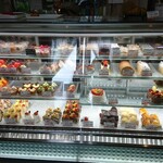 ケーキハウス ナルミ - 料理写真:ショーケース マカロン・プリン・ロールケーキ・ショートケーキ・デコレーションケーキ