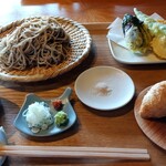 手打ち蕎麦 にしかわ - 料理写真:十割蕎麦と野菜天ぷら、稲荷寿司