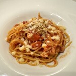 265112632 -  鶏もも肉のラグートマトソース スパゲッティーニ プロボローネチーズ添え