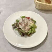 リストランテ エスト -  すりたて生ハムと新鮮な野菜のサラダ
                      パルミジャーノチーズを削って