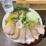 寅真らーめん - 辛味噌半チャーシューメン
