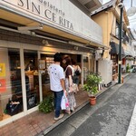 ジェラテリア シンチェリータ - 行列はわりとはやく進みます
