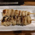 炭火やき 鶏煌 - 鶏皮にぼんじりもジューシー。