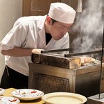 温石 - 熱くないですか？と思わず聞いてしまいました。「熱いです」と杉山さん＾＾　聞くまでもなく、そうですよね( ˊᵕˋ ;)