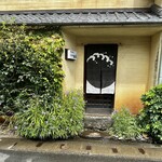 温石 - 水打ちされた紫露草の楚々とした情緒漂う景色♡ 優しい気持ちになる佇まいです。