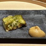 温石 - 緑茄子の白味噌田楽　熱々の茄子、皮めはパリっと、中はジューシー、甘めの白味噌をのせてふうふう頂きました。静岡のお野菜も、楽しみにしています。