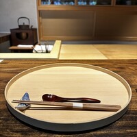 温石 - 気持ちの良い折敷、静謐な空間、空気は澄んでいます