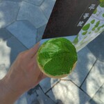 ますだ茶舗 - 抹茶ソフトクリーム500円真上(2024.9.7)