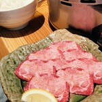 焼肉・ホルモン うした - 