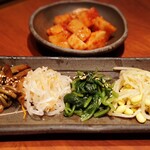 265133306 - ナムル盛り合わせとカクテキ