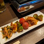 焼肉 もりもと - ｷﾑﾁ盛(ｷｭｳﾘ.白菜.ﾄﾏﾄ.ｱﾎﾞｶﾄﾞ.ﾄｳﾓﾛｺｼ.ｽﾙﾒ水菜)　