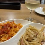 Piccolino - 左海老のバジリコトマトソース右ベーコンと玉葱のバターソース