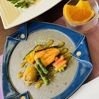 ビュッフェ＆カフェレストラン ナイト＆デイ - 鮭と野菜の柚子味噌田楽、フルーツのクープ
