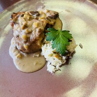 ビュッフェ＆カフェレストラン ナイト＆デイ - 骨付きチキンのロティ 茸と栗のソース