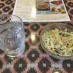 インド料理 パリワル - セットのサラダとお冷