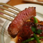 ポン ピエール - 外は香ばしく中はレアに丁寧に焼かれています♪