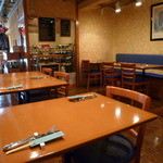 ポン ピエール - カジュアルな雰囲気の店内♪