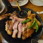 バル ポルティージョ - 豚! 神奈川県産 オリーブ食べて育った 上手い！