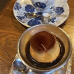 モトマチ喫茶 - 硬めでしっかり苦めのカルメラが美味しいプリン