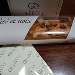 鎌倉紅谷  - 写真追加：別の日に購入したクルミとパイ～クルミッ子キャラメルソースを添えて～4本入り 891円✨キャラメルソースに付けて頂く香ばしいパイ♪