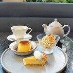 サロン・ド・テ・モロゾフ - ☆期間限定デザートプレートとお飲物 税込1485円　チーズケーキ・プリン・モンブラン・ブレックファースト(紅茶)
　好きなんばっかりをちょこっとずつ
。