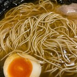 麺遊心 - デフォの麺は低加水の細麺ストレート。