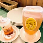山のはちみつ屋　ピザ工房 - 売店でも売っているアカシアはちみつがかけ放題。自家製唐辛子オイルも。