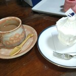 Masahiko Ozumi Paris - 自作の萩焼カップでお紅茶とメリーゴーランド