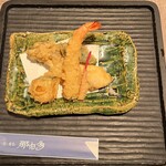 炭と蕎麦 那由多 - 天麩羅盛り合わせ