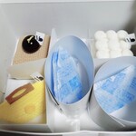 Masahiko Ozumi Paris - 2回目は、まだ手袋がなかった頃
      バッグが戴きたくて買いました。お味は柑橘系だった様な　
      やっぱり雲の様なケーキ買ってますね!