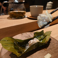 KHAO - ジンソム 豚 豚耳 バナナの葉