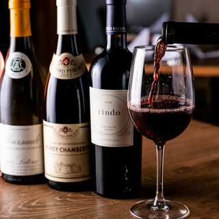 ソムリエ厳選ワインは50種以上