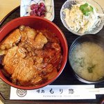 味処　もり惣 - 豚丼　サラダや香の物つき