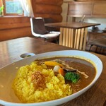 ロッキーガーデン - 欧風ビーフカレー単品¥900
                                Aランチ￥1,300はメイン＋サラダ＋スープ
                                Bランチ1,700はAランチ＋デザートのセット