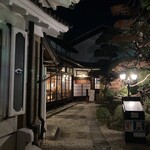 そば処紅山水 - 屋敷の雰囲気が日本庭園を彷彿とさせる創業120年ぐらいありそうな歴史あるお店