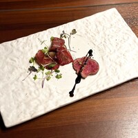 代官山鉄板ゆうり - いちじくと和牛の生ハムのカルパッチョ&冷製ローストビーフのバルサミコソース掛け