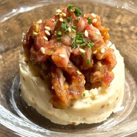 代官山鉄板ゆうり - ポテトサラダと和牛のユッケ