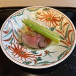 山玄茶 - 無花果、ローストビーフ、アスパラ