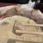 麺道 しゅはり - 角切りチャーシューも入ってました