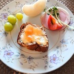 道の駅 ヘルシーテラス佐久南 - 朝食パンにお好みのジャムとのせると絶品♬