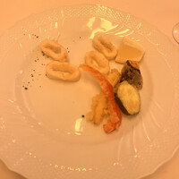 ピアット・スズキ - イカのフリットと野菜。人数分に分けて提供くださいました。